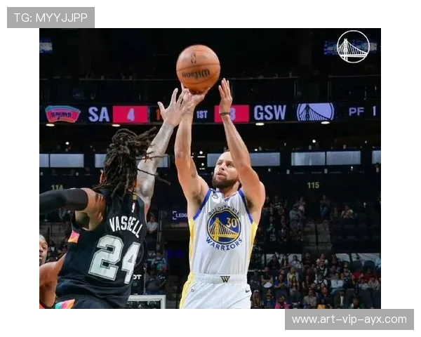 库里一记高抛上篮打进,勇士全队精神大振